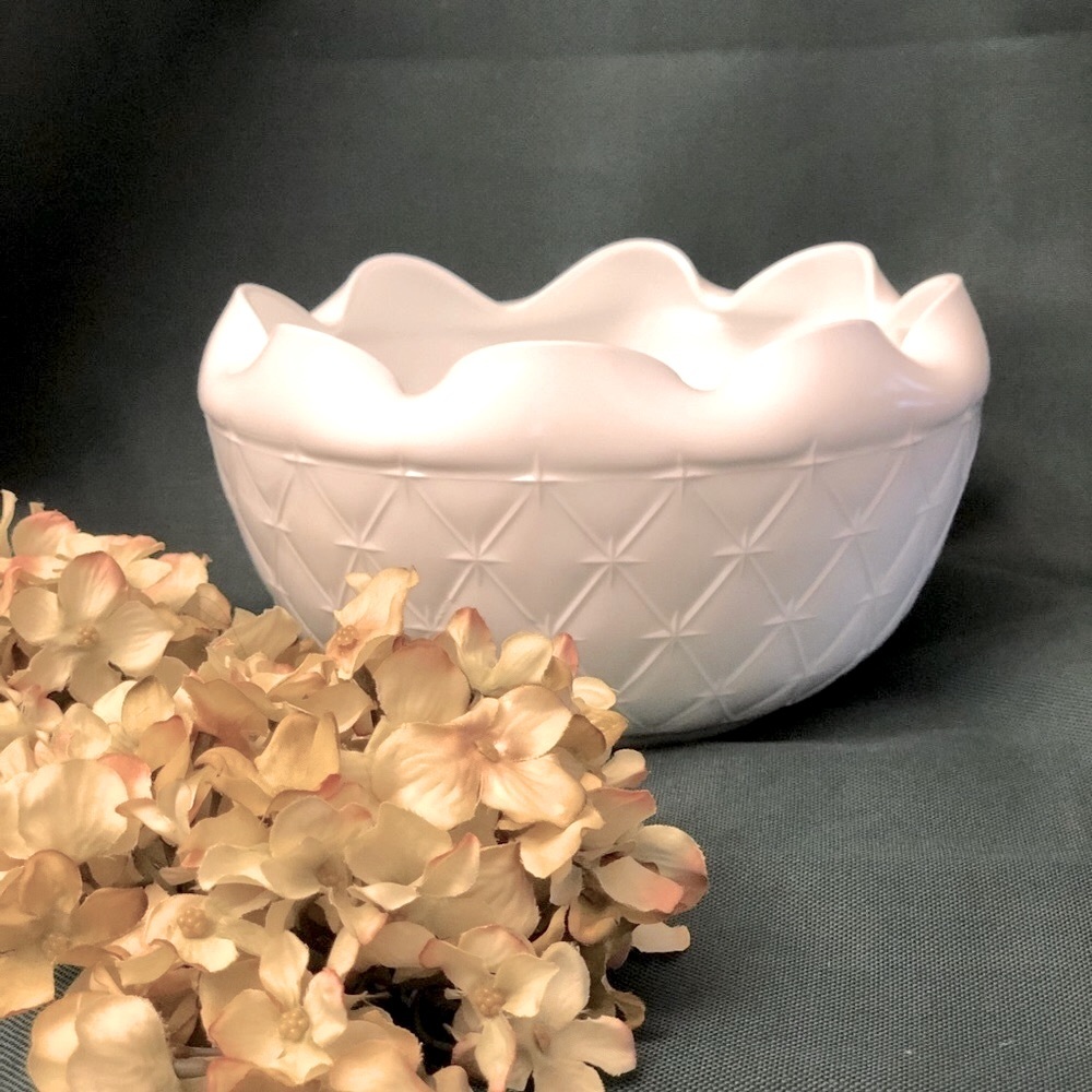 Milk Glass Quilted Diamond Point Rose Bowl, Duette Pattern